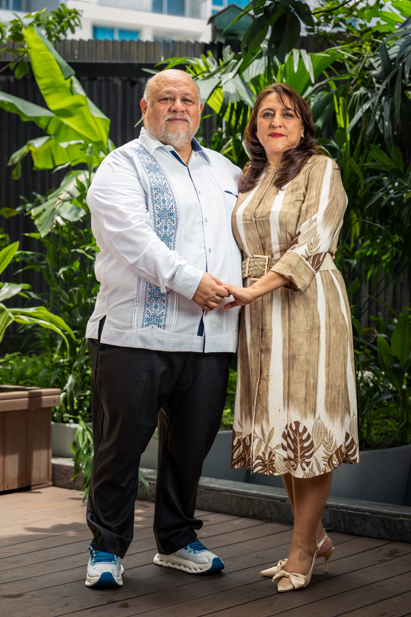 Pastores Oswaldo y Sandra López